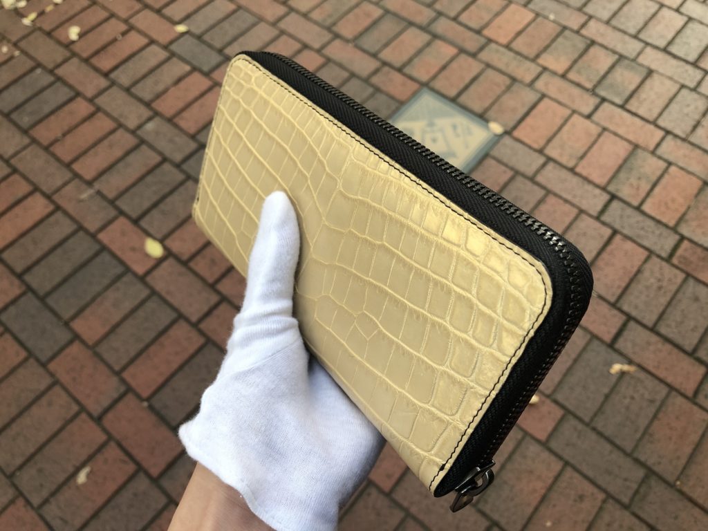 ラウンドファスナー長財布